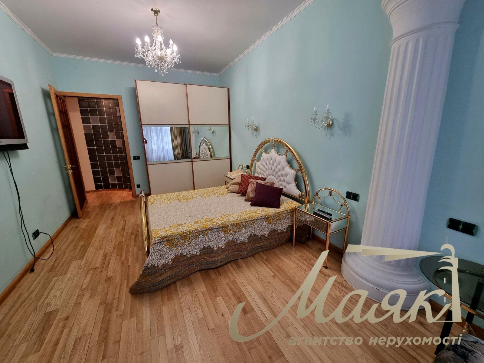 Оренда 3-кімнатної квартири площею 117 м² на вул. Ковпака, 17, Печерськ, станція метро «Палац Україна»