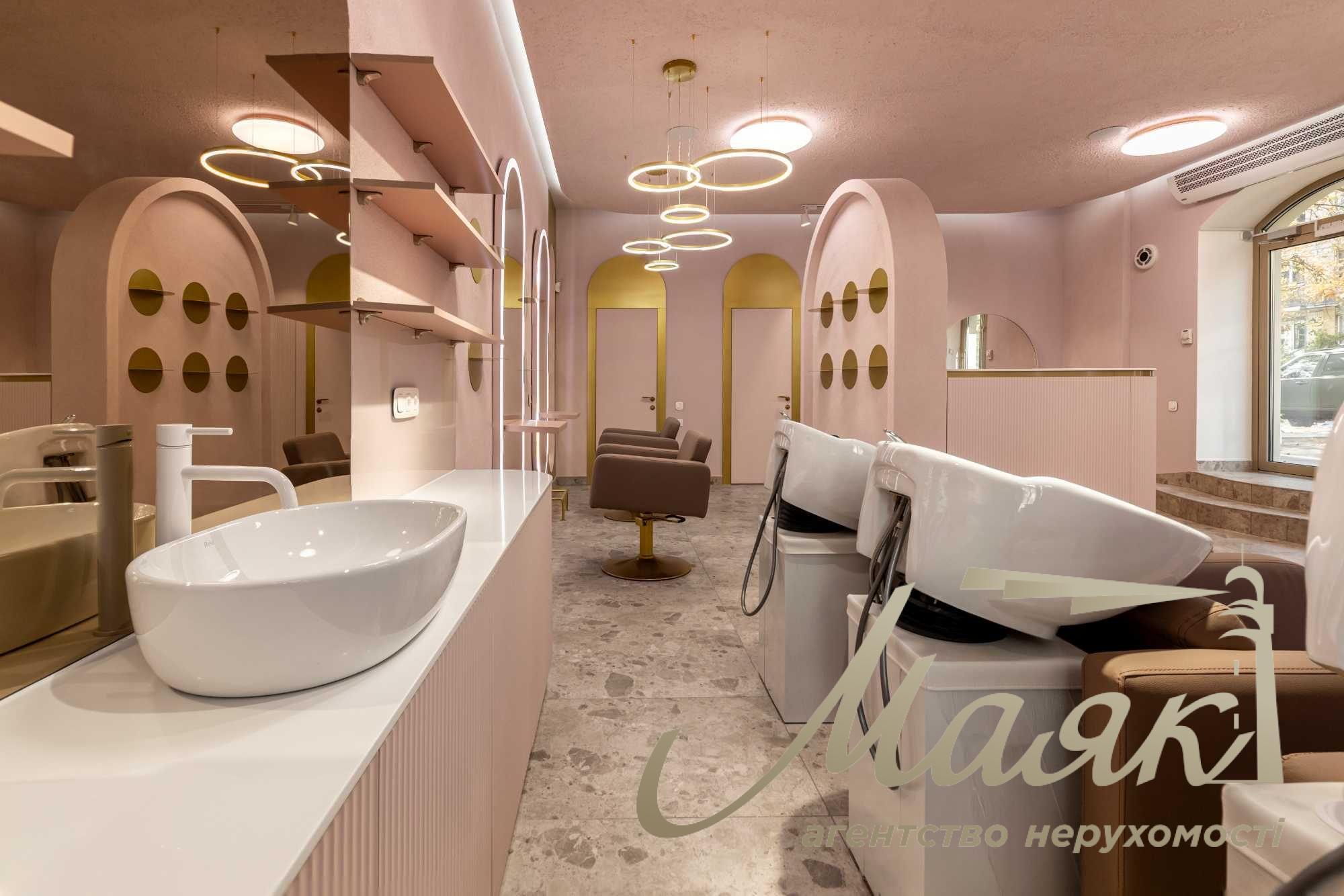 Beauty salon for sale Pecherskiy district/Designer's renovation/Facade