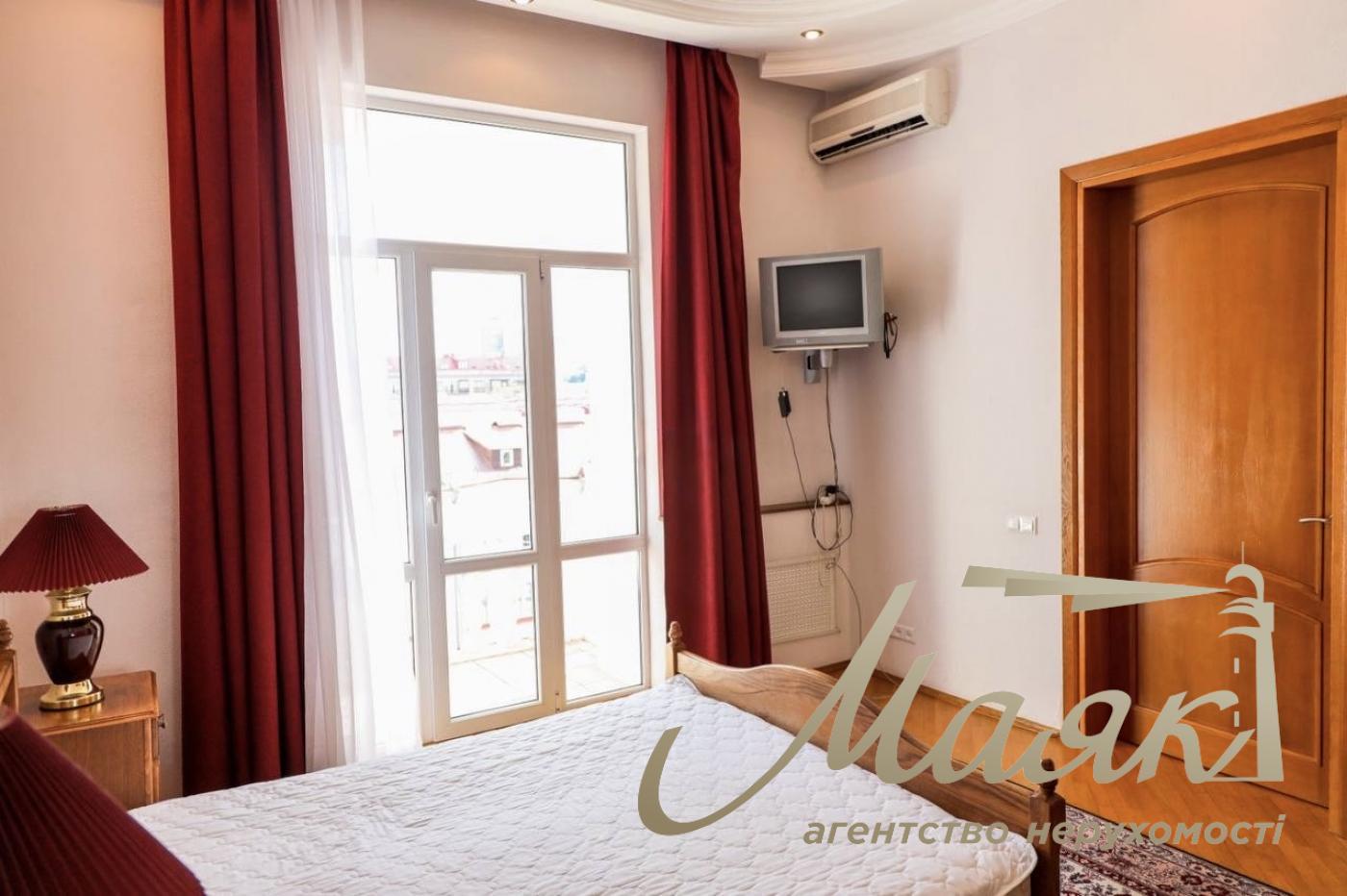 Аренда 3к. квартиры, ул. Антоновича (Горького), 4/6, Центр