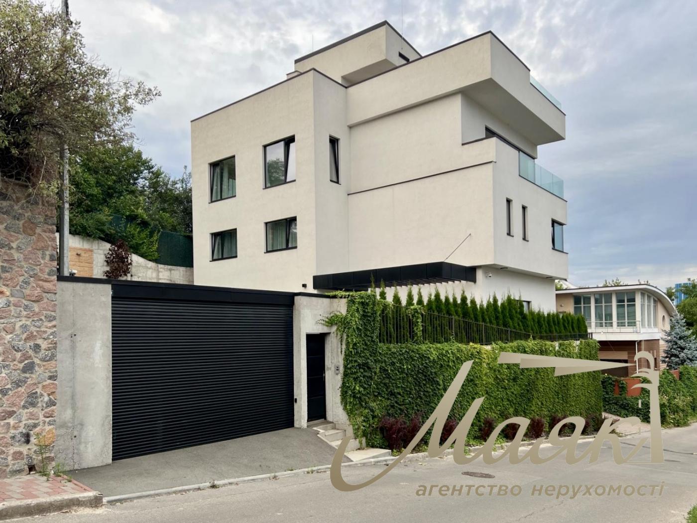 Продаж будинку на Батиєвій горі з розкішним краєвидом, Київ, Центр.