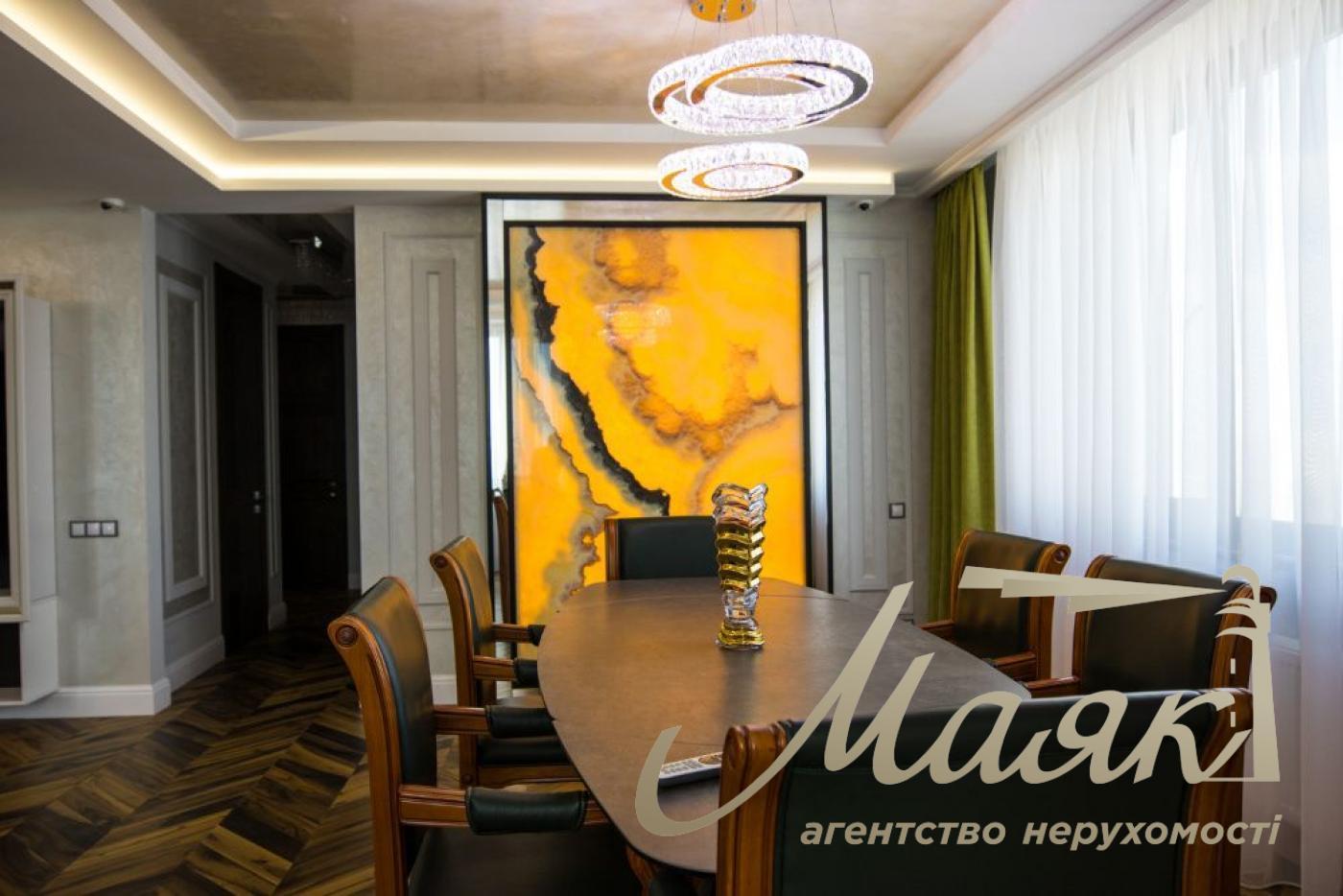 Sale of a penthouse with a view and a terrace of 416 m2 on Dneprovskaya Embankment, Osokorki