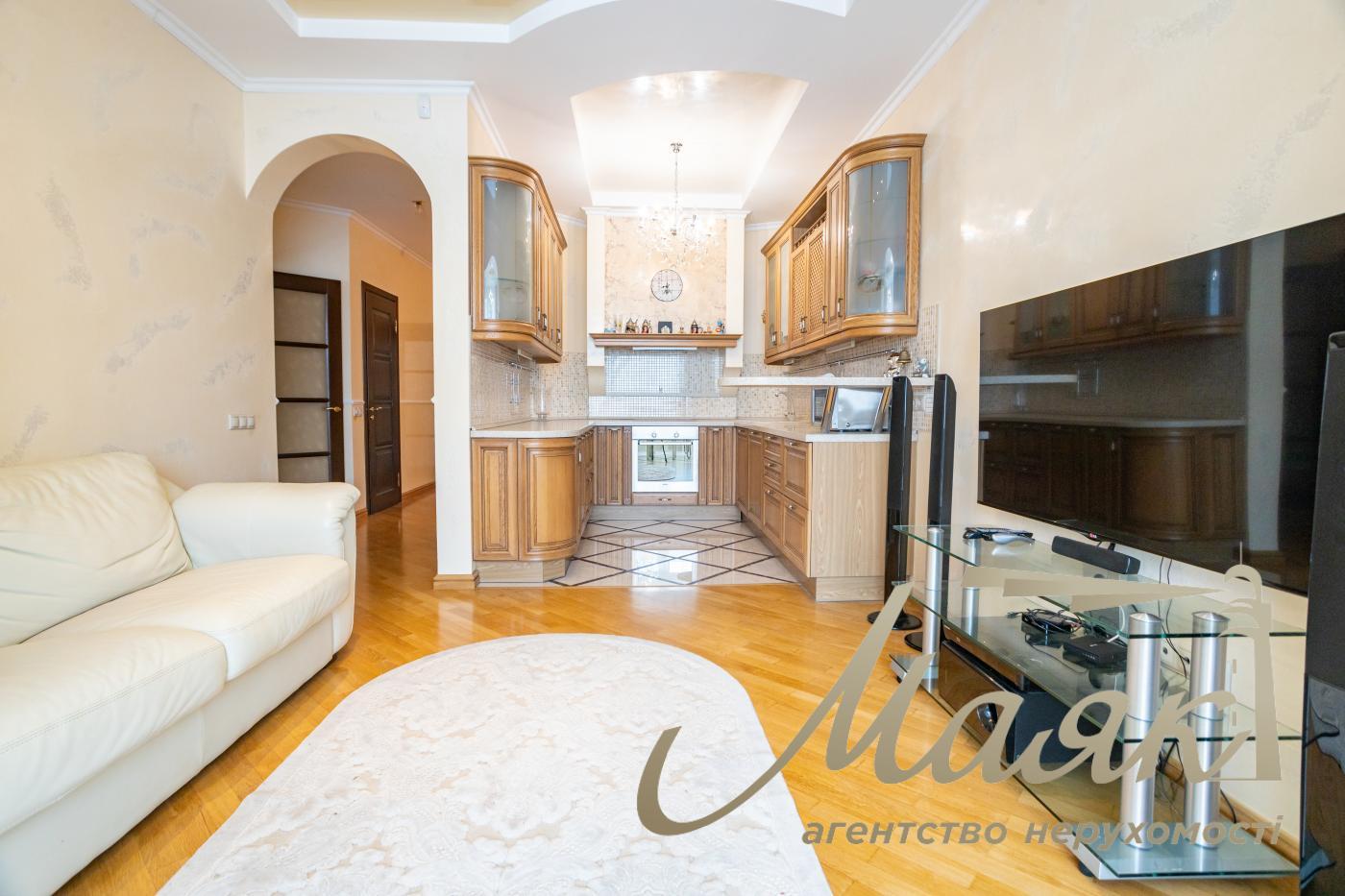 For sale 3 bedroom apartment Obolon, apartment for sale near the subway