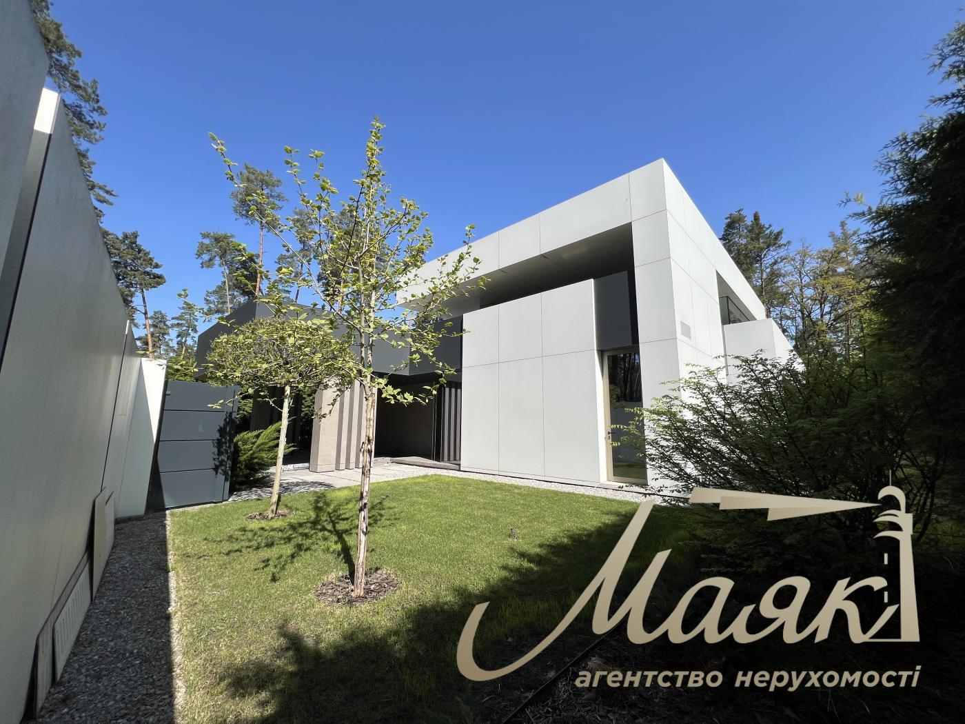 Продажа дома, 305 м2 с бассейном, участок 11 соток, Плюты