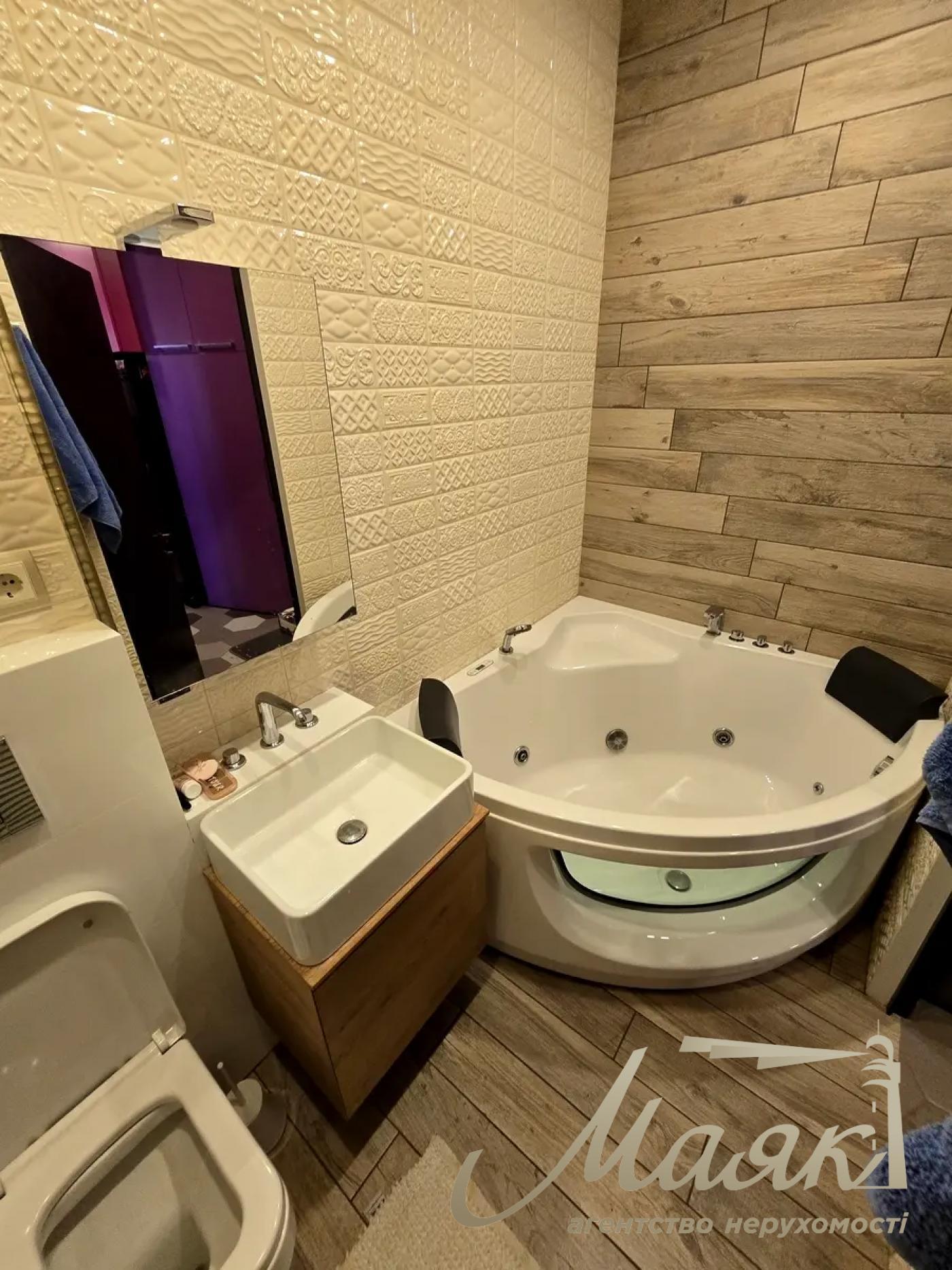 Rent 3-bedroom apartment LCD Novopecherskie Lipki, Pechersk