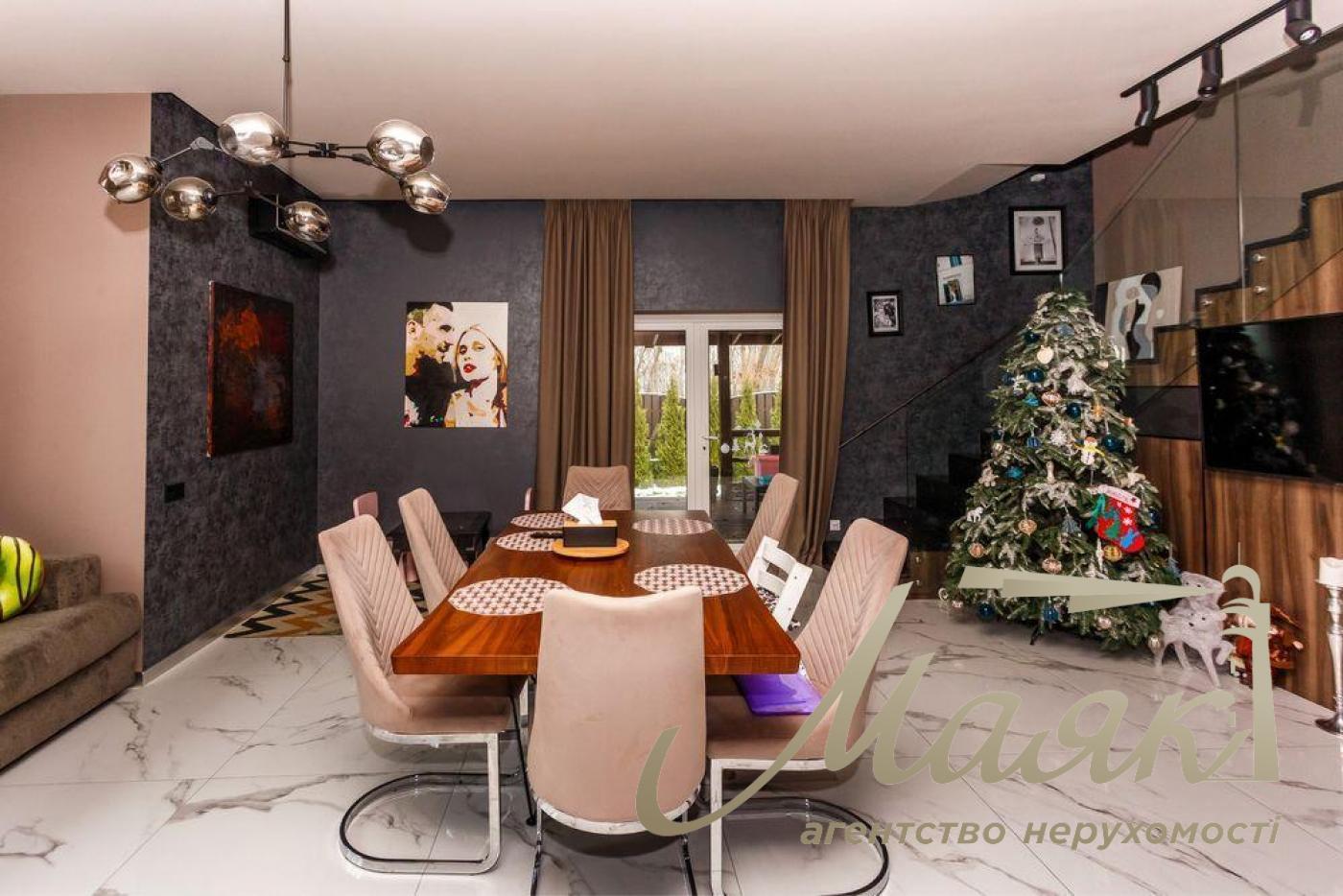 Продаж 2-поверхового будинку 210м2 с.Підгірці, Романків