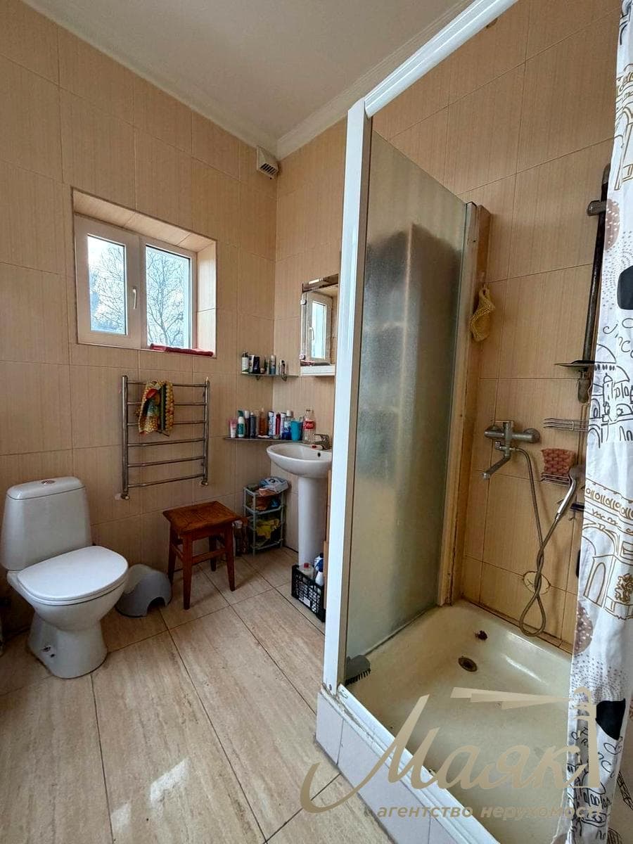 Продаж будинку 168м2 біля озера з фруктовим садом, 10 соток землі в с.Віта-Литовська/Чапаївка, Голосіївський район, Київська область.