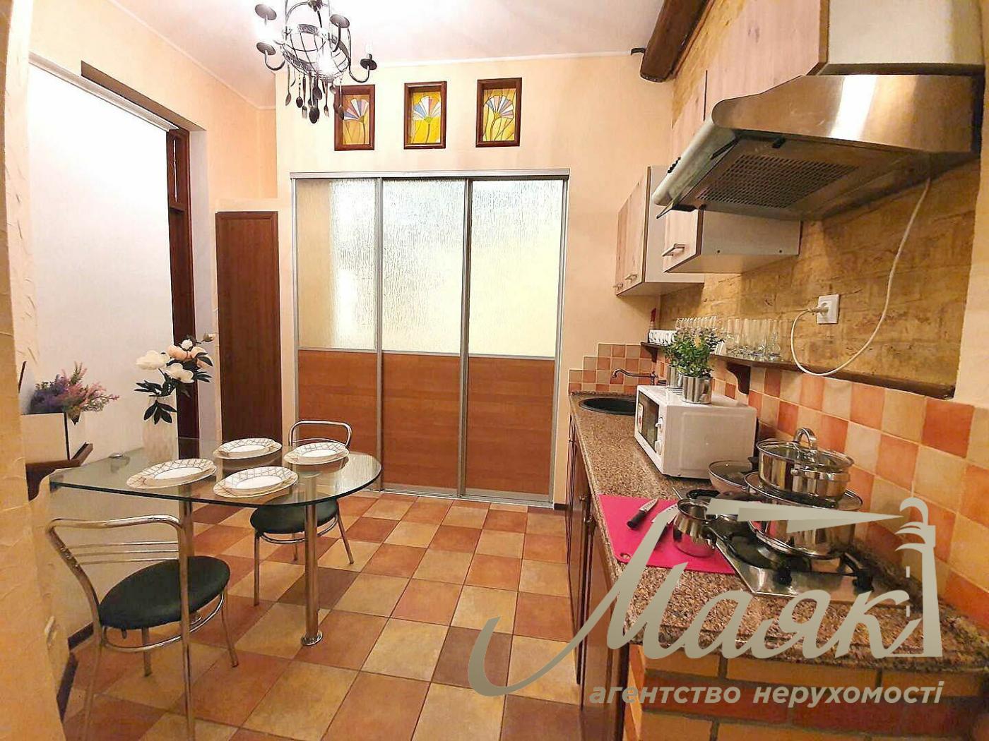 Аренда 2-х комнатной квартиры по ул.Малая Житомирская 16\3, Центр