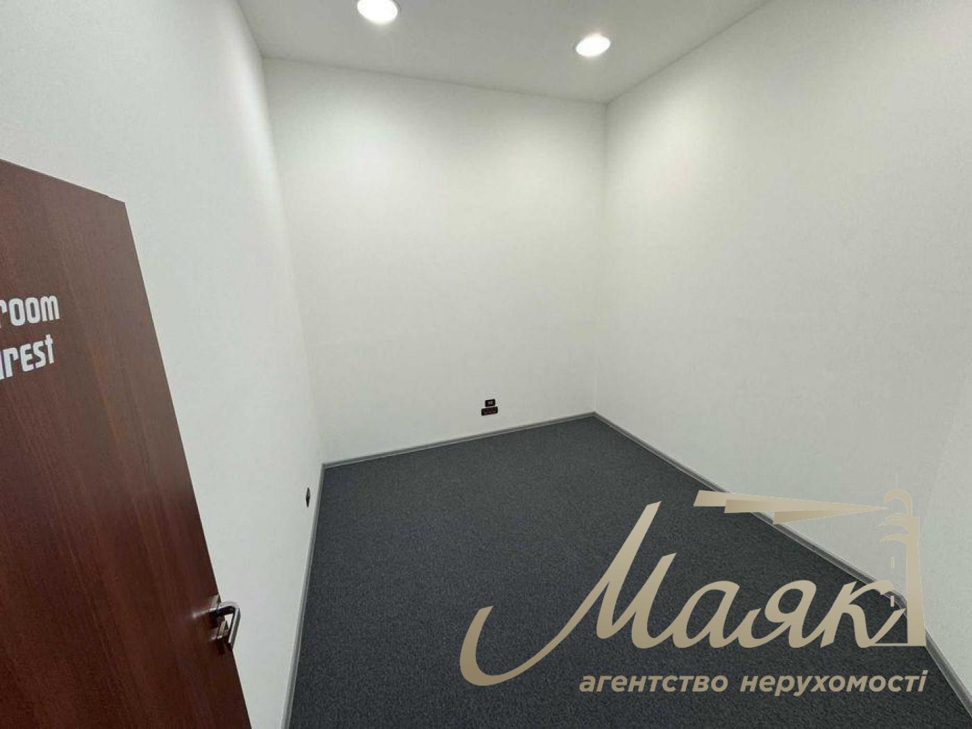 Office for rent 263 sq.m. in BC Europe