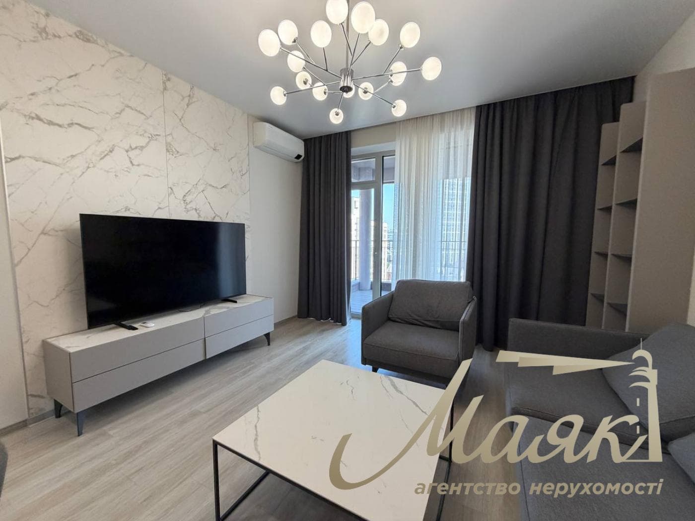 Оренда 2-кімнатної квартири з терасою у ЖК Atlantic Residences, вул. Антоновича, 118. Палац України, Центр.