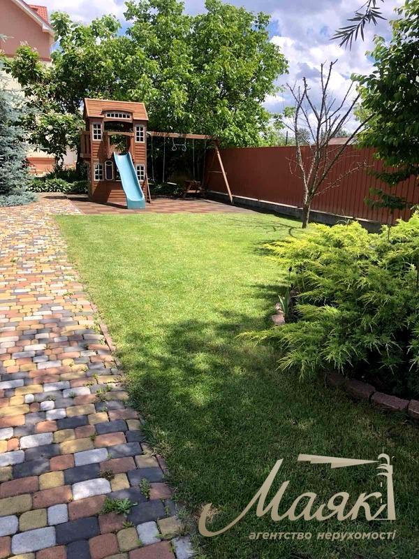 Оренда 2х-поверхового будинку 250 м² Голосіївський район, Чапаєвка/Віта-Литовська, Київ.