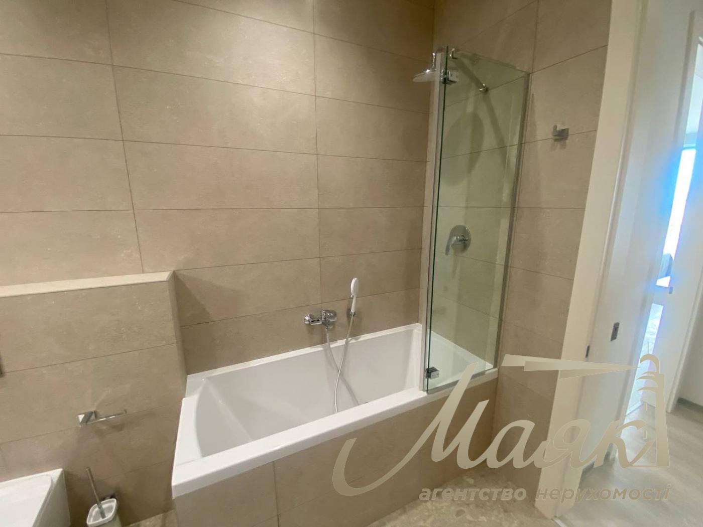 Rent of a 4-room apartment in the Atlantic residential complex at 118 Antonovycha Street, Palace of Ukraine.