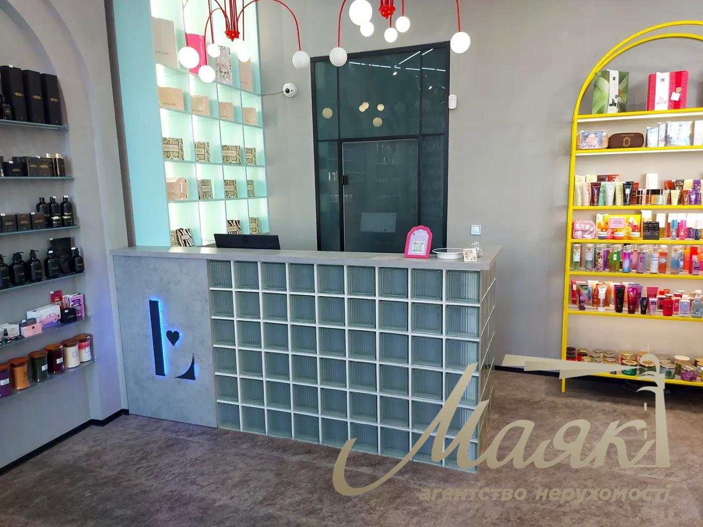 Оренда фасадного комерційного приміщення на Бессарасбкой площі, Центр.