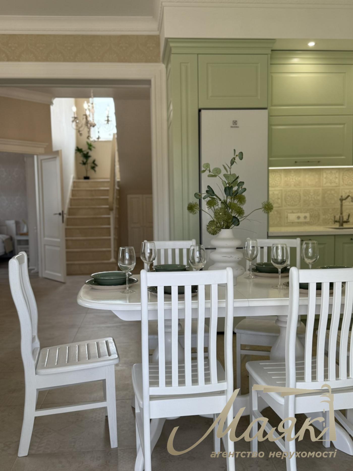 Продаж будинку в КМ Розкішне, село Романків, Обухівська траса