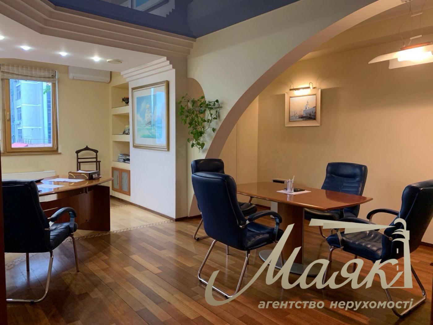 Sale of office 300 sq.m. in the center of Kiev, near the NSC "Olympic"