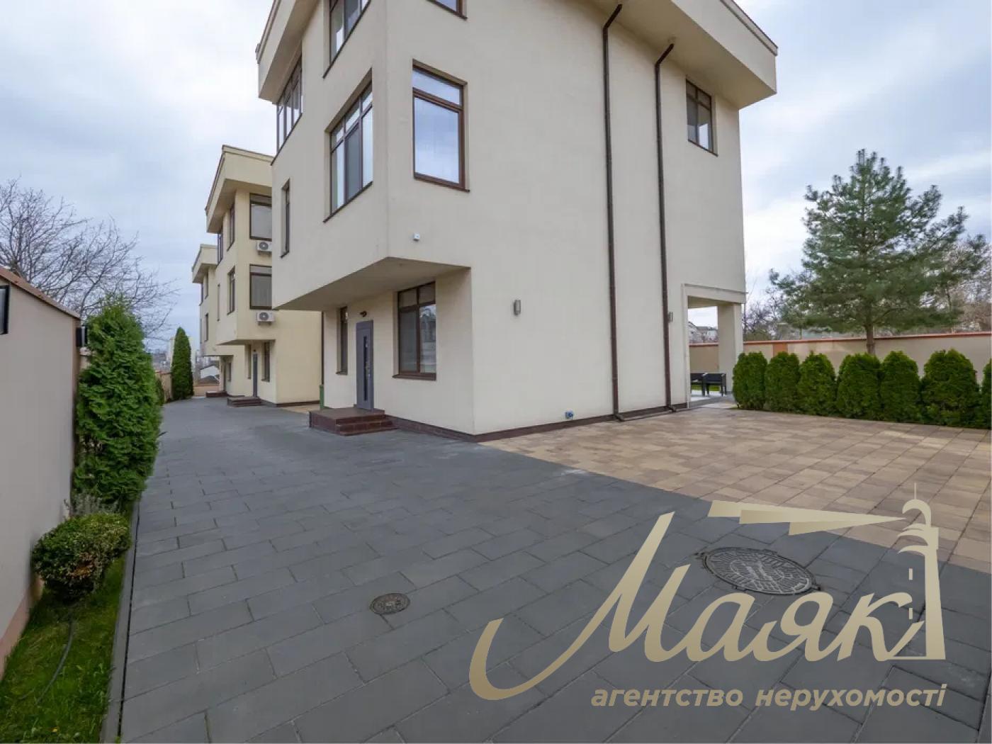 Продаж будинку на Печерську, вул. Товарна