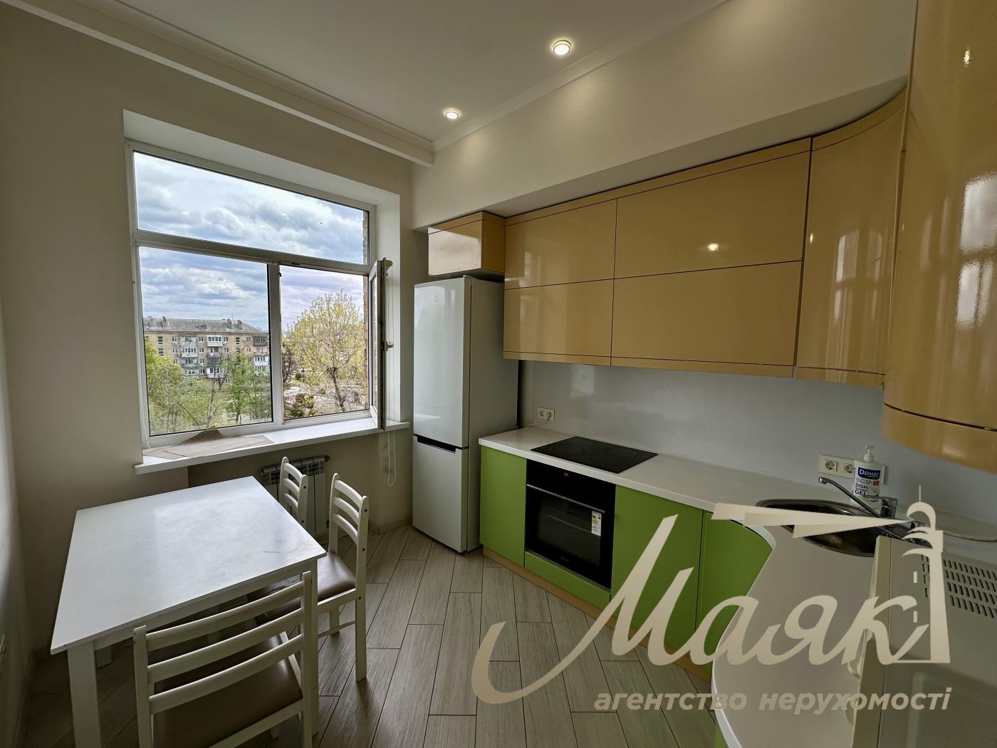 Оренда 2-кімнатної квартири (55м2) на пр-т. Каденюка 14