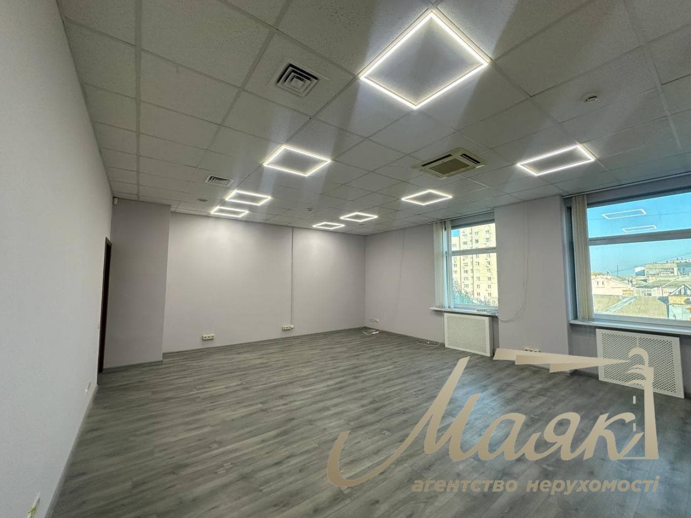 Оренда офісу площею 500 м² на провулку Крестовому, 2, Арсенальна.
