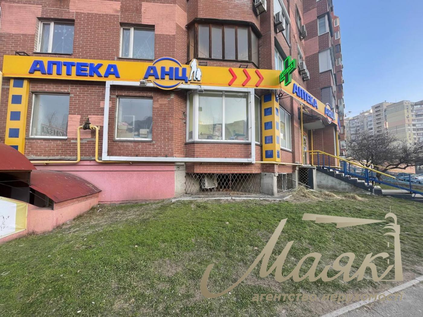 Оренда фасадного приміщення 177м2, вул. Драгоманова, Позняки