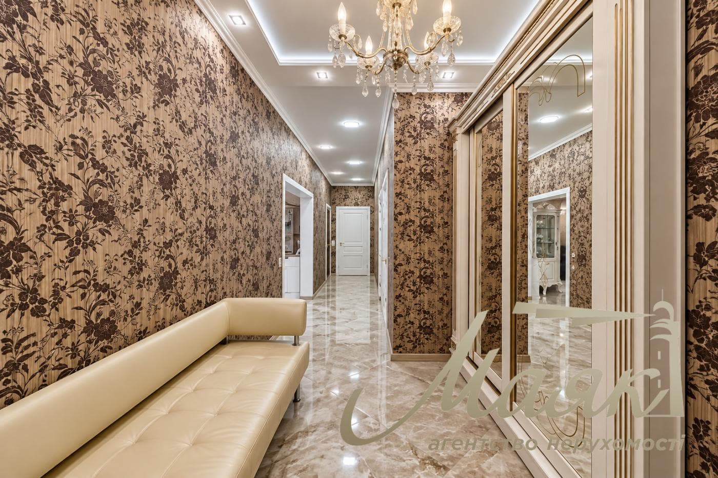 Продажа 4х-комнатной квартиры 118.6м2 в ЖК Подол Град, ул. Дегтярная 19, Подол, Киев