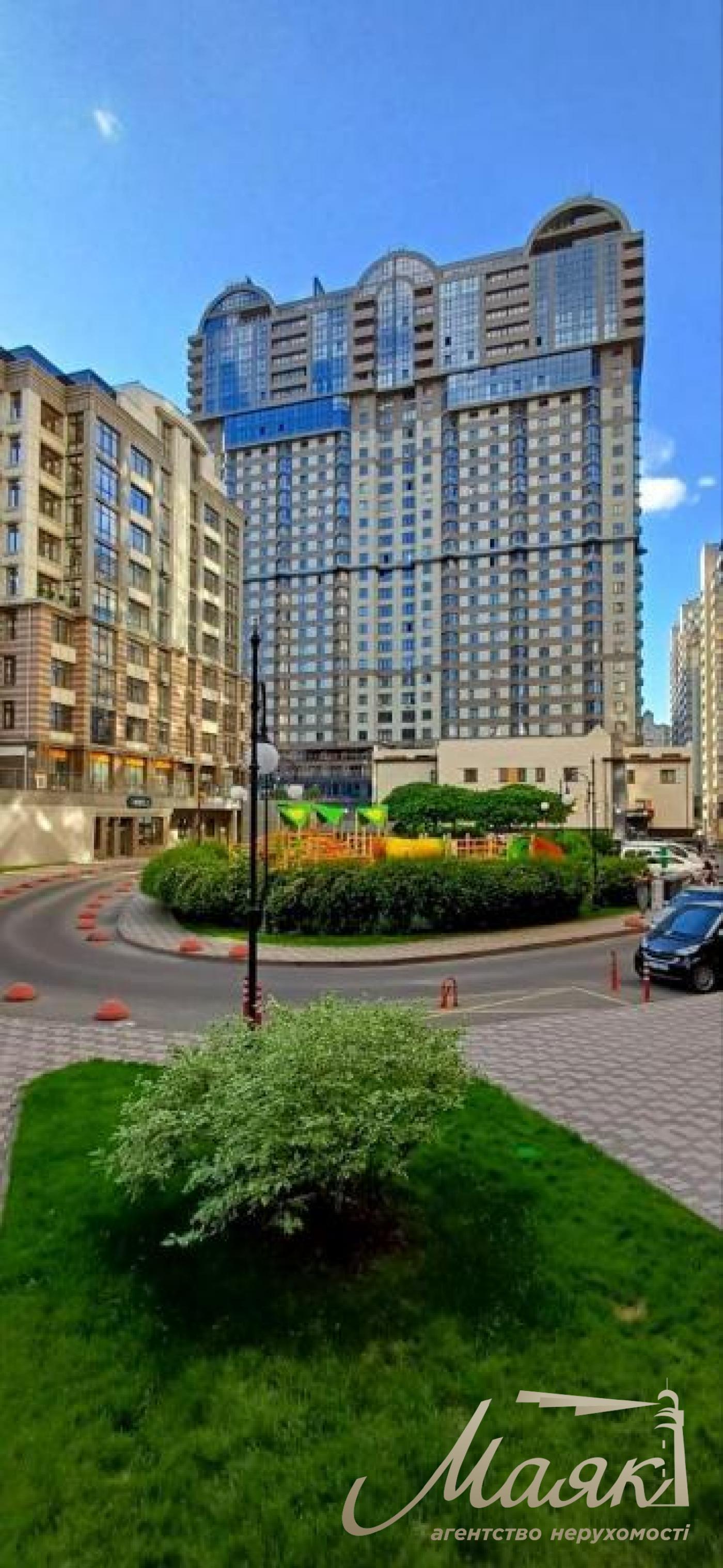 Оренда фасадного приміщення 89 м.кв. ЖК Дельмар, Центр