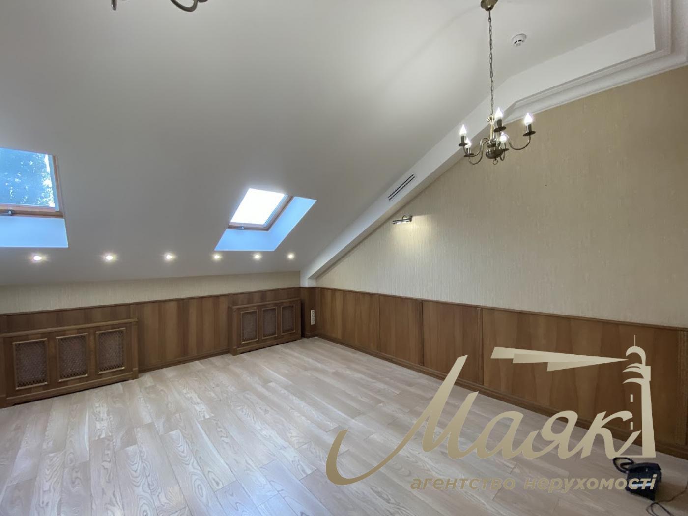 Sale of office 264 m2 in the center of Kyiv, Trehsvyatitelskaya street