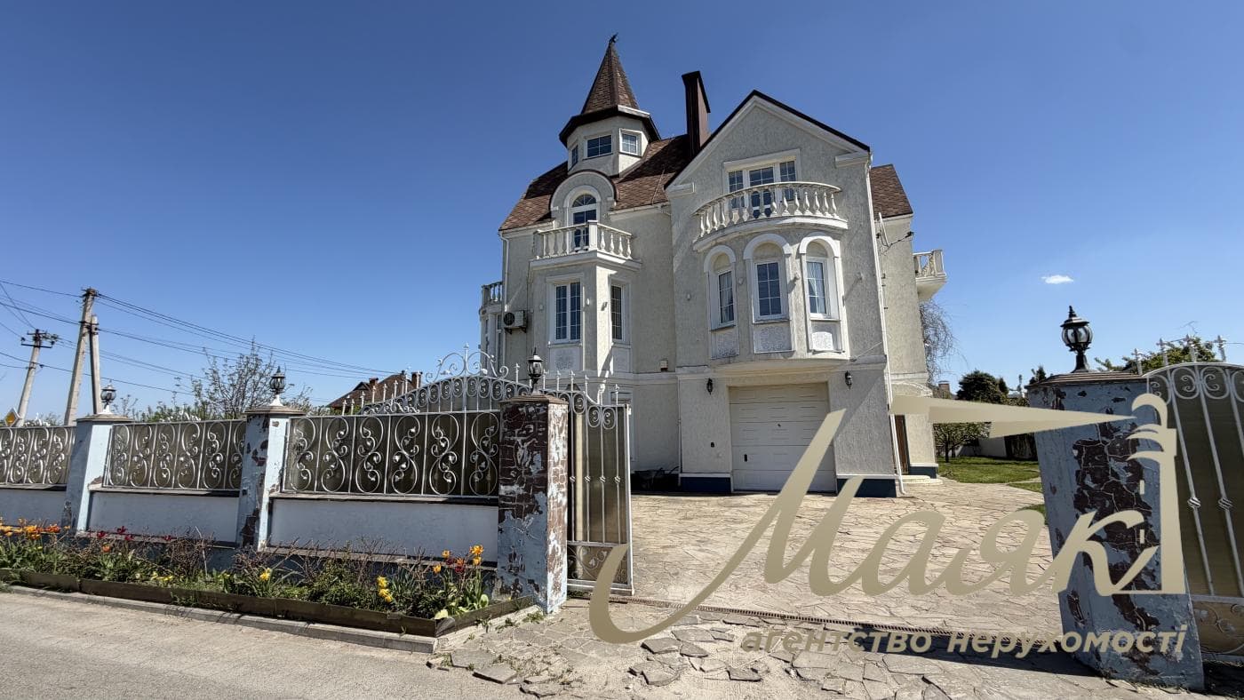 Продаж преміального 3х-поверхового будинку 350 м² у Гореничі, Бучанський район, Київська область