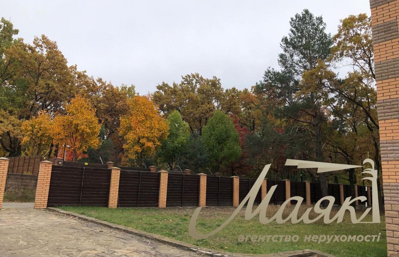 Продаж будинку 356м2 у Романкові з ділянкою 21 сотка