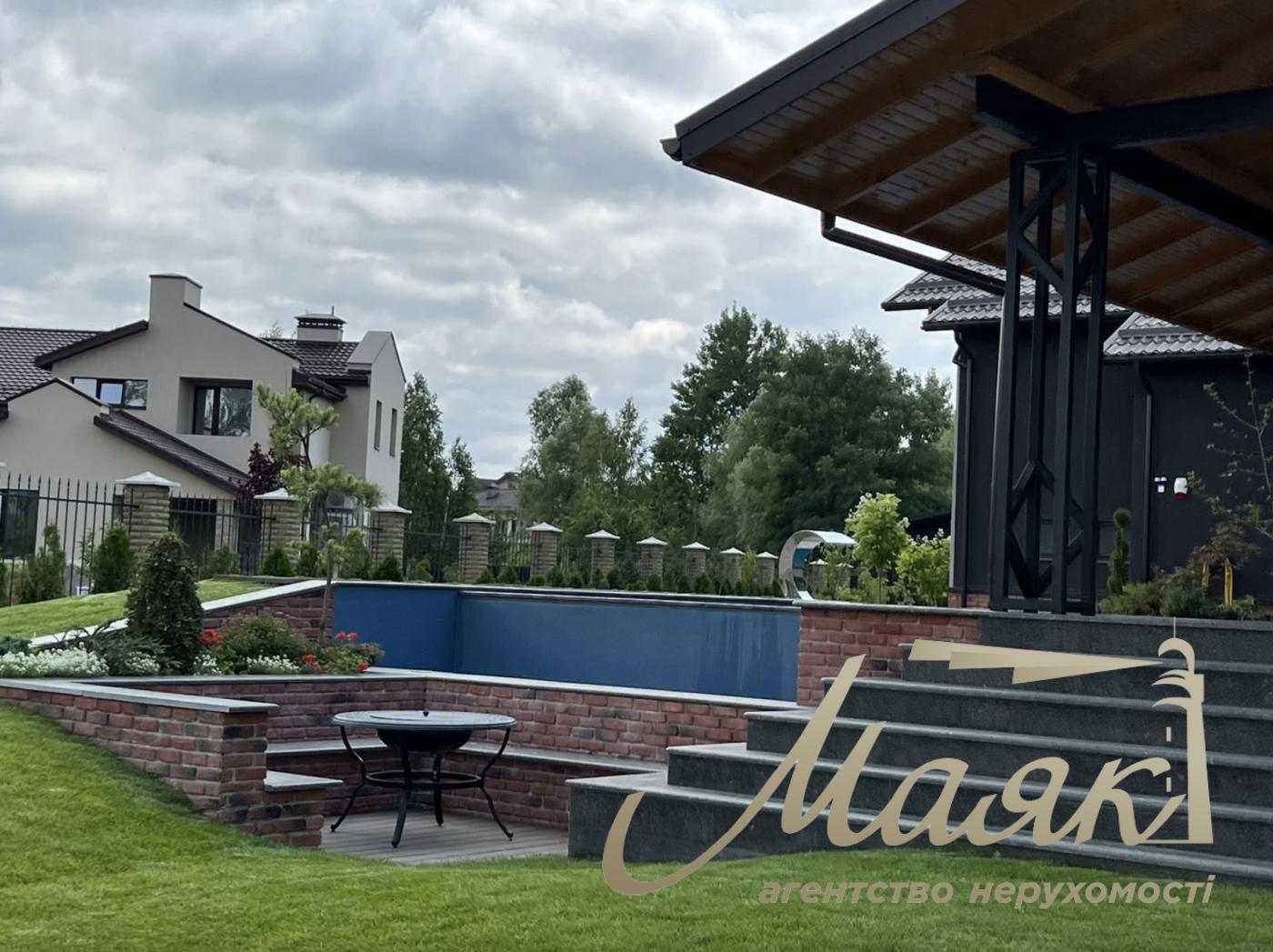 Продажа дома 400м2 в с.Плюты