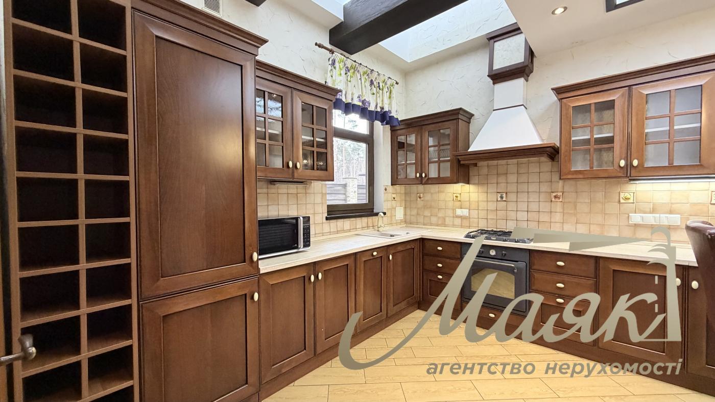 Оренда будинку К.Заспа, Козин, Плюти, оренда будинку в містечку, басейн, ліс, охорона