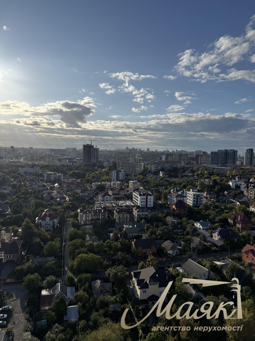 Продаж квартири з великою терасою без ремонту в преміальному ЖК "Новопечерські Липки", Печерський район, Київ