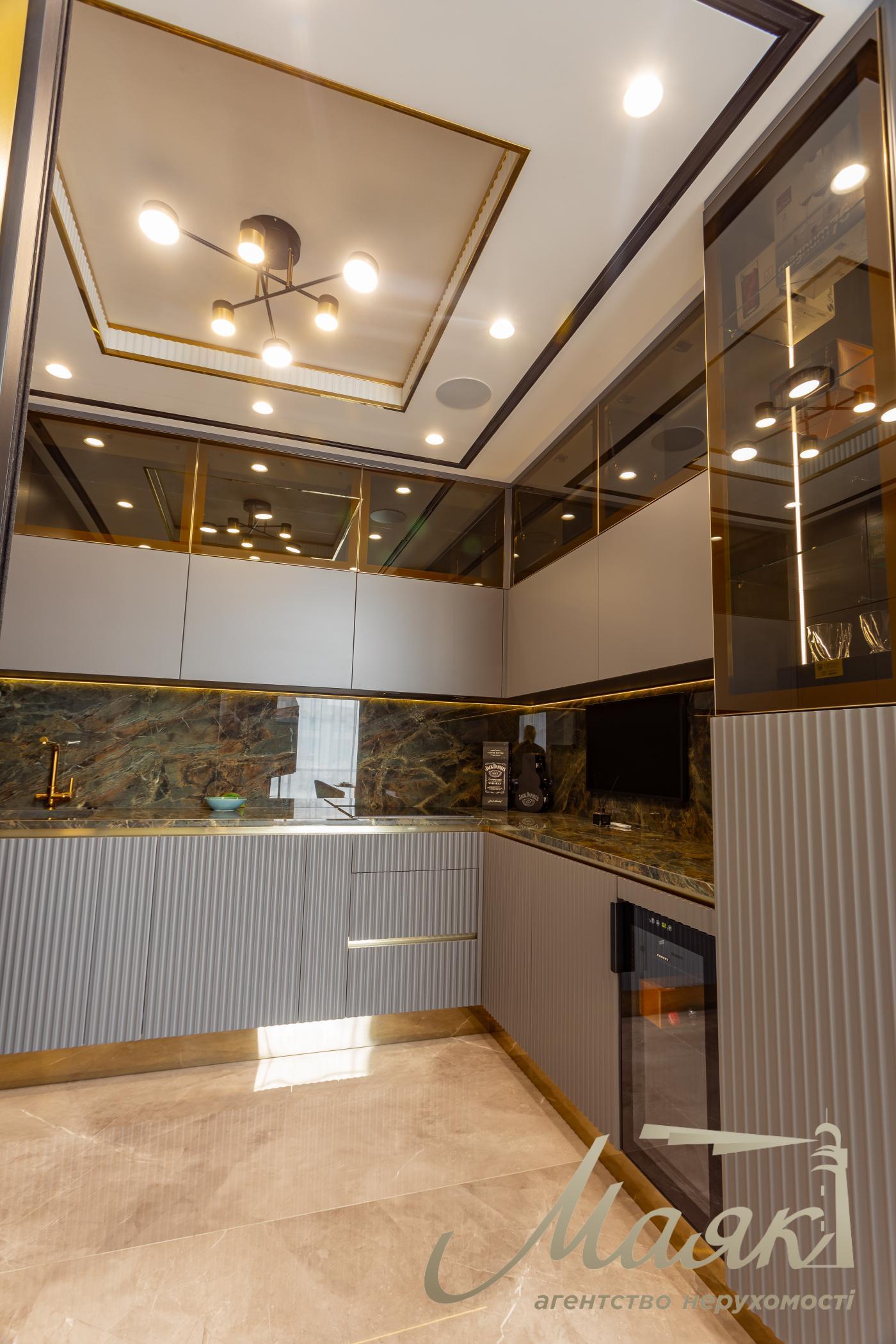 Продаж пентхауса 195 м² з терасою та дизайнерським ремонтом у ЖК Park Avenue VIP, Київ