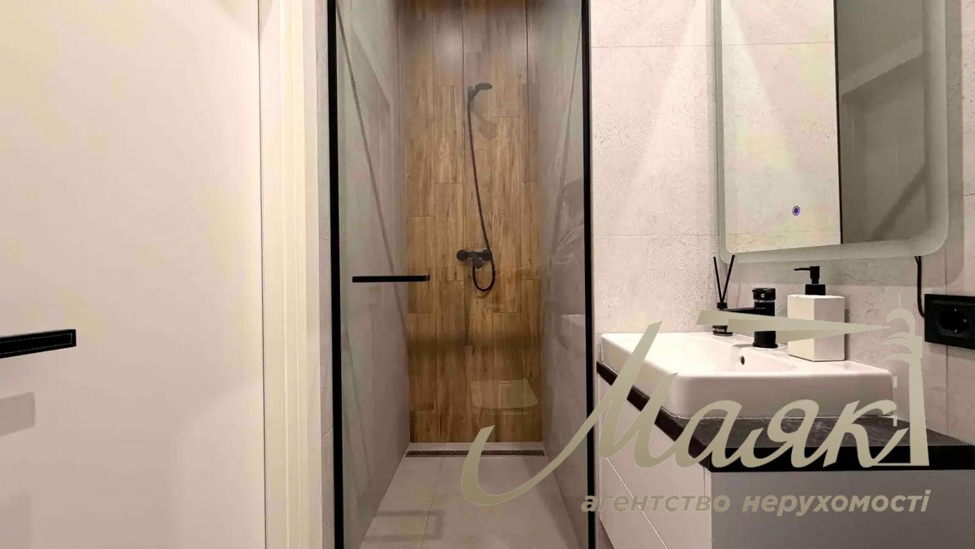 Оренда офісу площею 160 м² на вул. Дмитрівська, 60