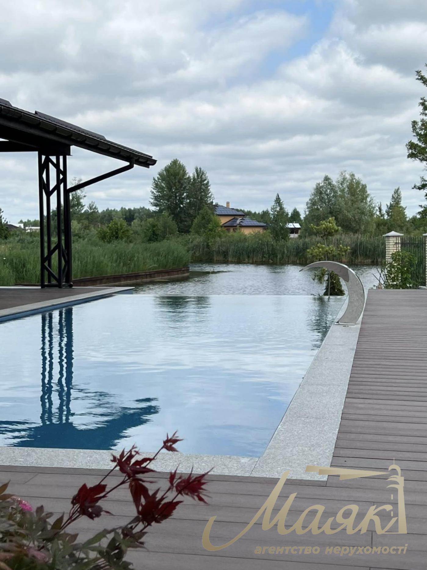 Продажа дома 400м2 в с.Плюты