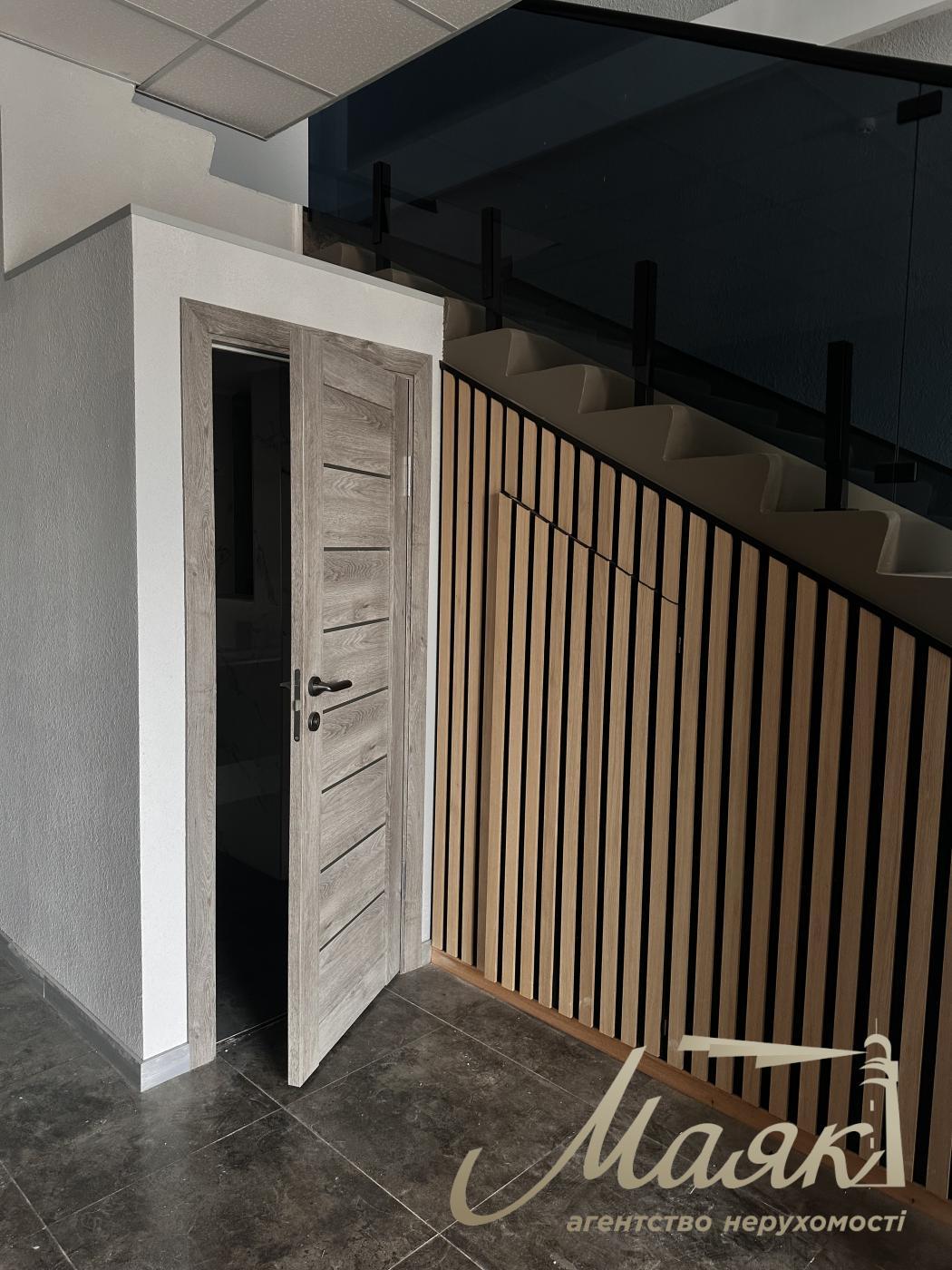 Оренда фасадного комерційного приміщення в ЖК River Stone, Осокорки.