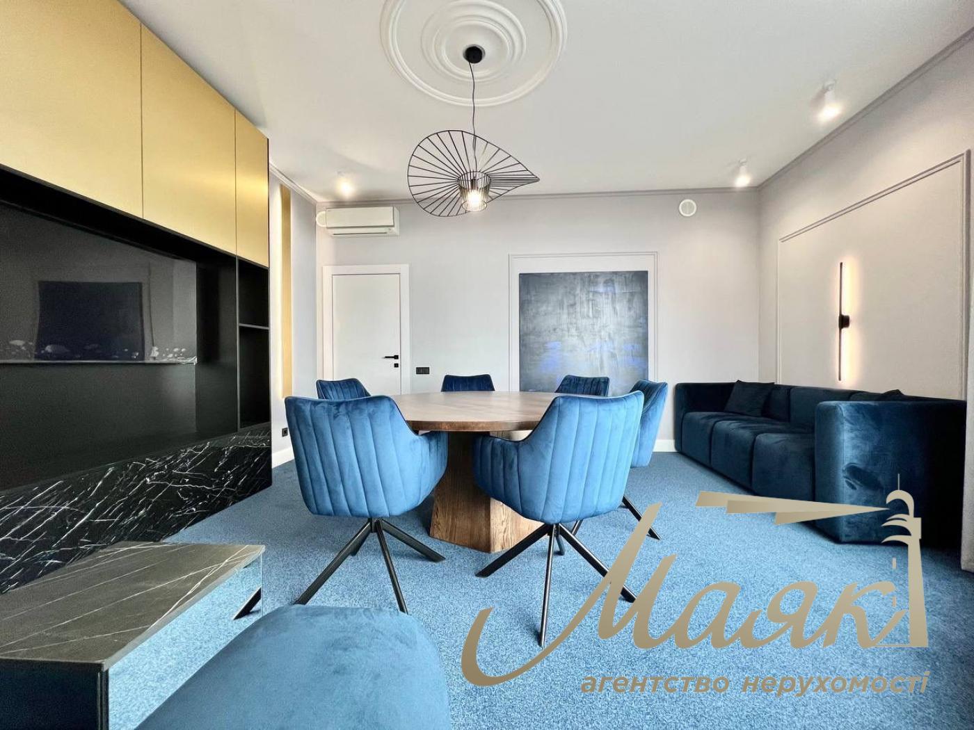 Sale of office with tenant Business Center Carnegie, Klovsky descent street