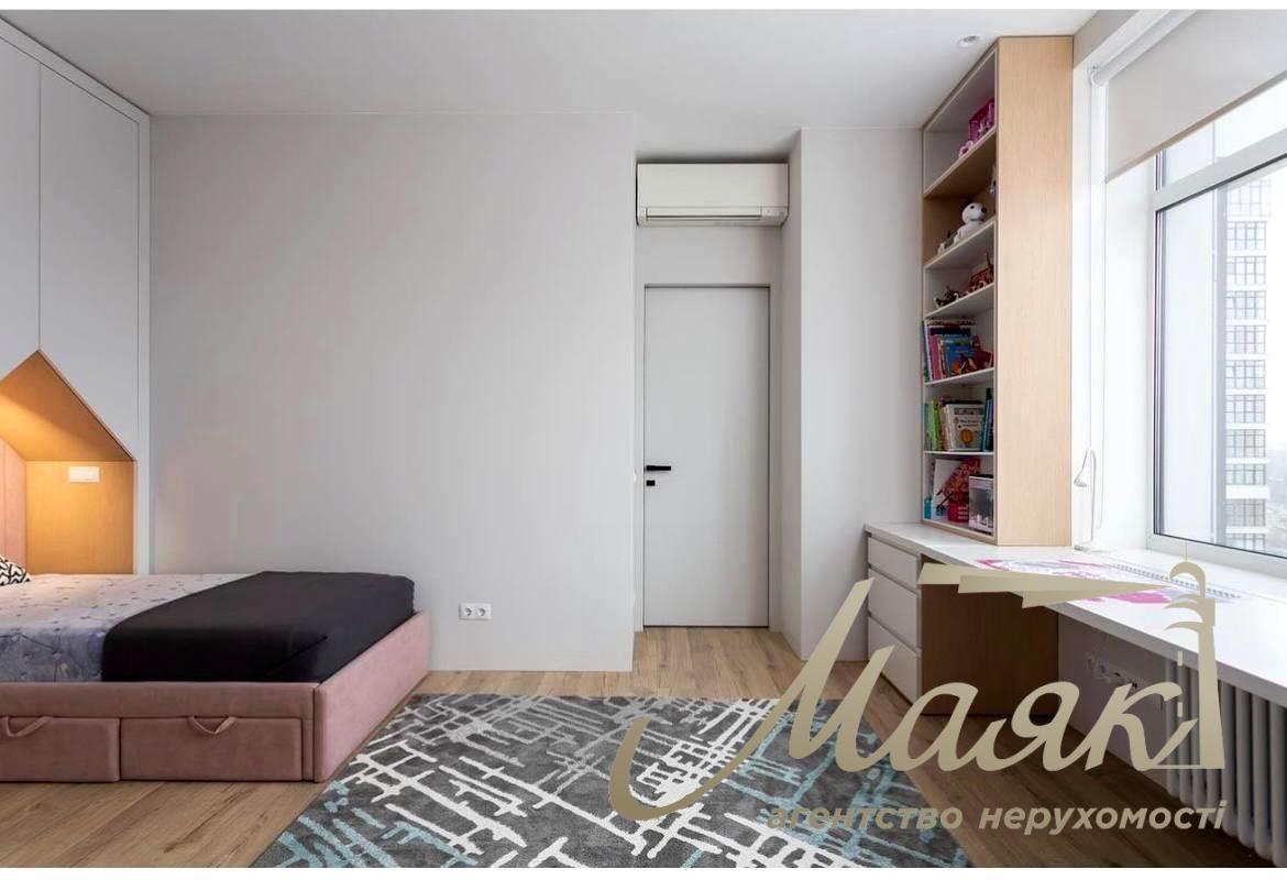 For sale 3-bedroom apartment in LCD "Novopecherskie Lipki", Verkhoglyada street (Dragomirov)