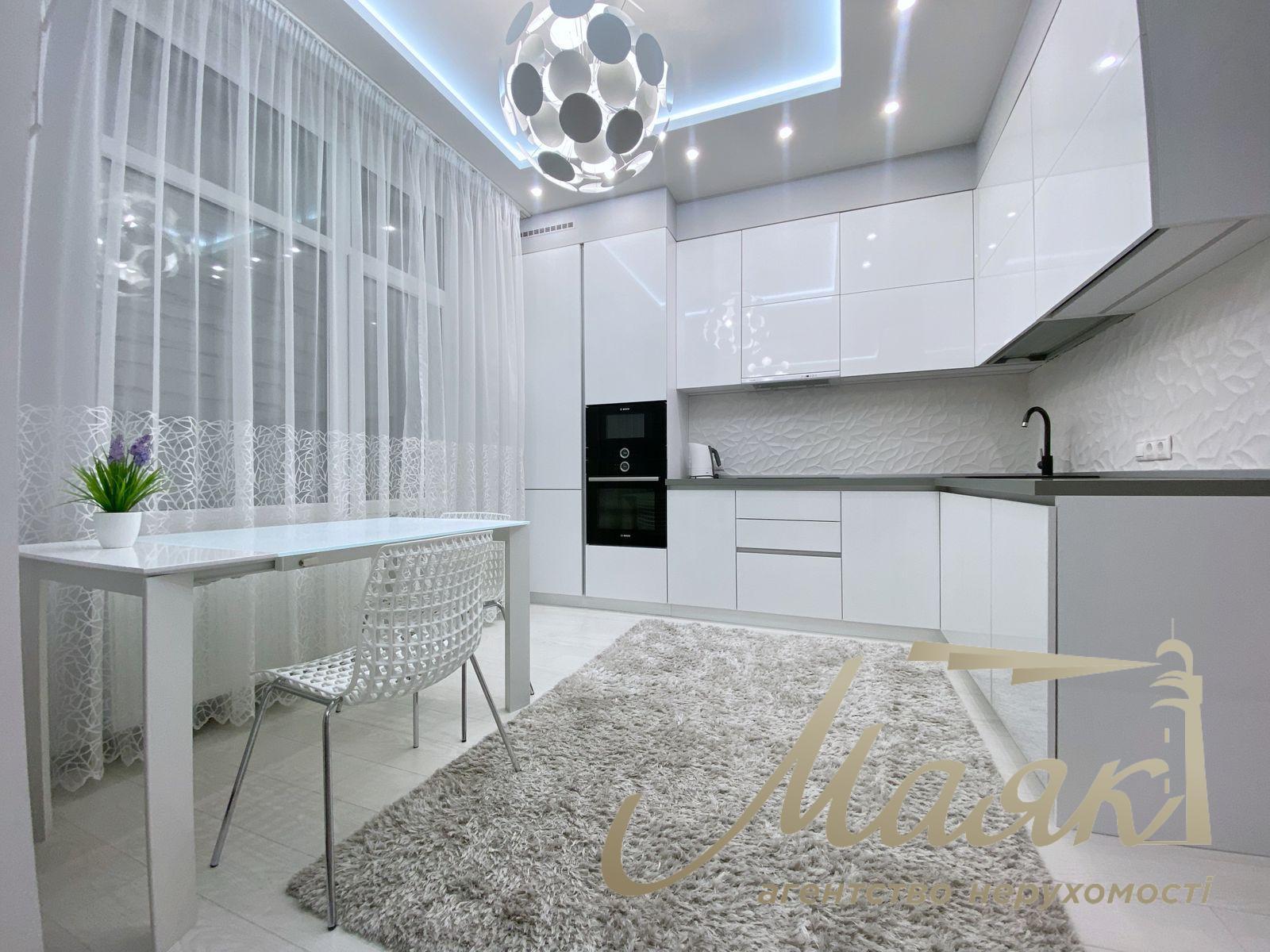 Аренда современных апартаментов 50 м² в ЖК «Новопечерские Липки» ул. Андрея Верхогляда (бывш. Драгомирова), 15. Печерский район.