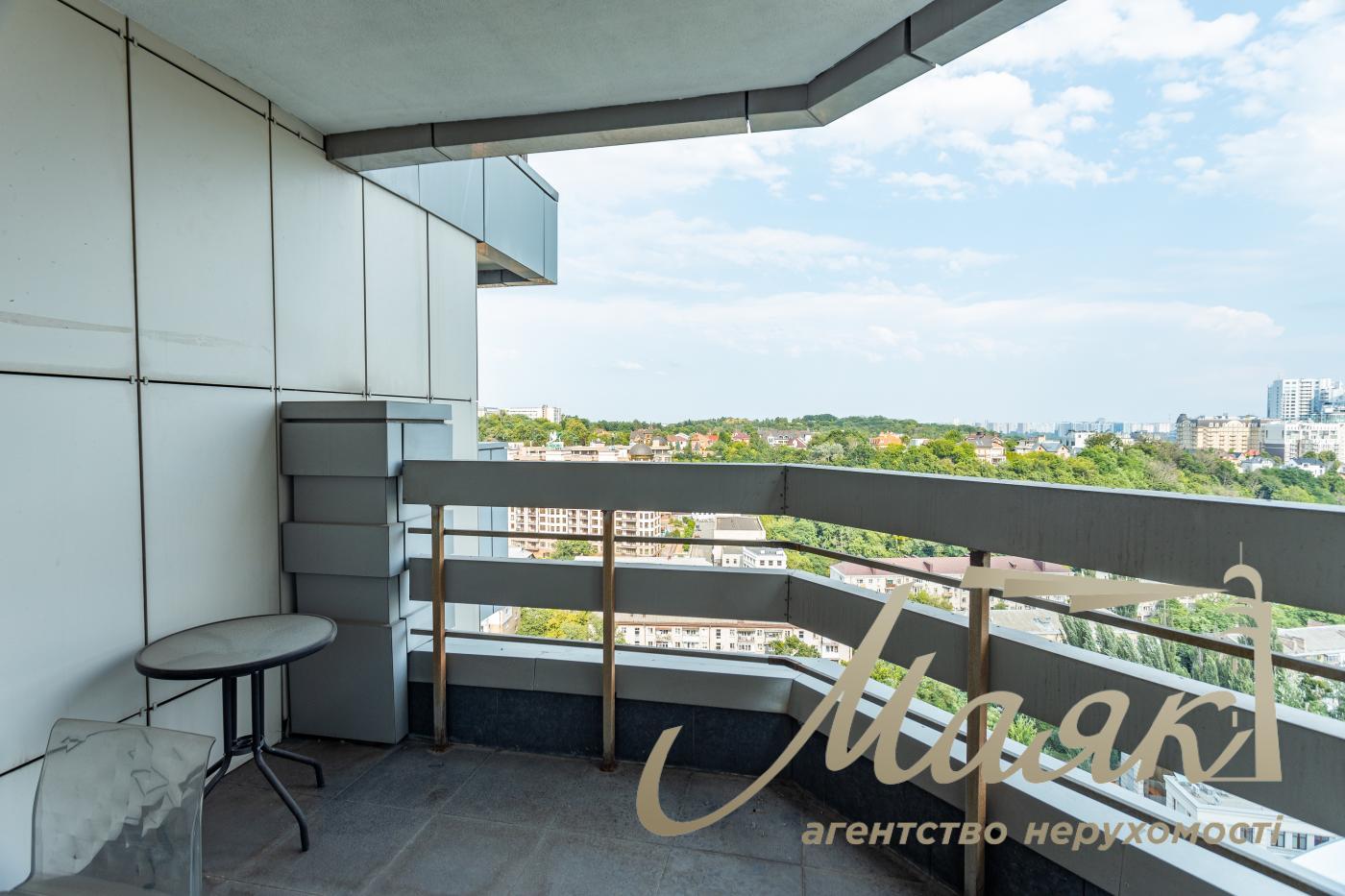 Rent 180m2 view apartment in LCD Novopecherskie Lipki, Andriy Verkhoglyada/Dragomirov Street 5, Pechersk, Kyiv