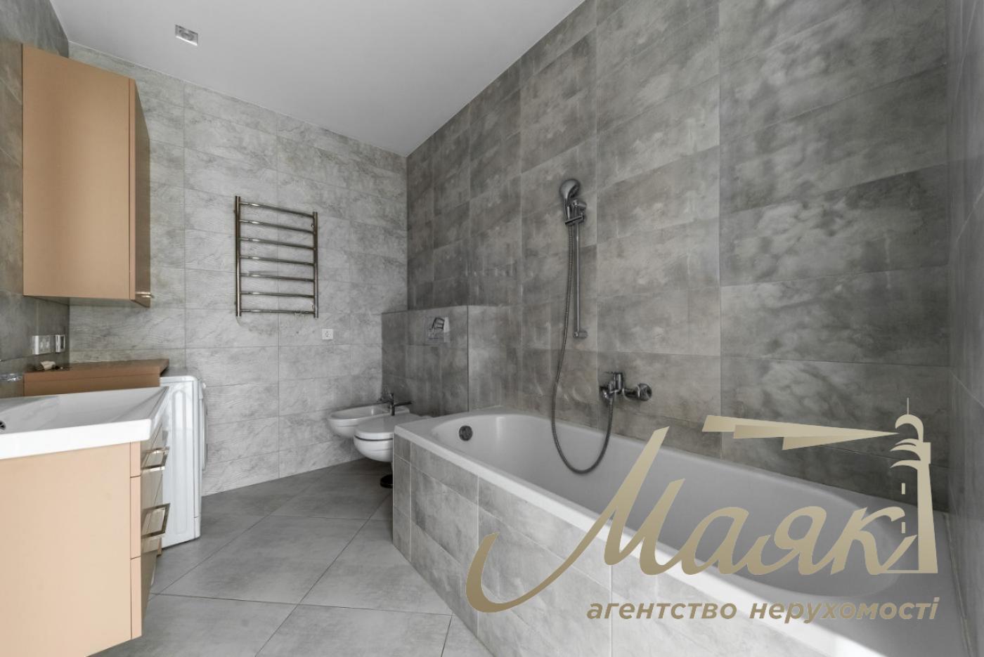 Rent 2-bedroom apartment in LCD str. Podvysotskogo, 4v, 50m², Pechersk, Kiev