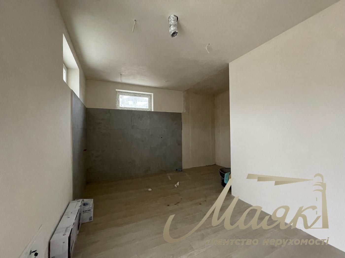 Продаж будинку з гаражем 365м2, ділянка 15 соток у КМ "ОБРІЙ - К" вул. Центральна, у с. Козин,