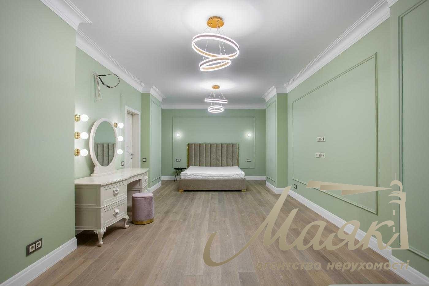 Rent apartment in LCD "Novopecherskie Lipki", 240 m², Verkhoglyada str., 4 rooms