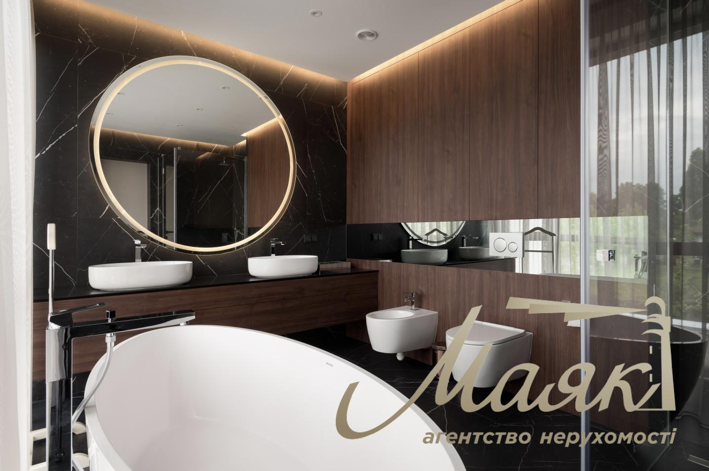 Sale of 2-storey townhouse 296m2, (3.5 hundredths) Kozin