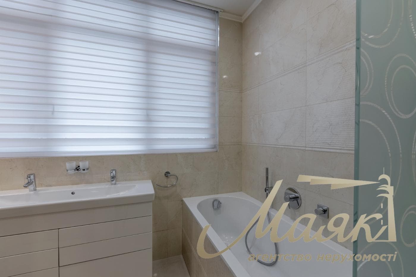 For sale 4-room apartment in LCD "Novopecherskie Lipki" Address: 16, A. Verkhoglyada St. (Dragomirov), Pechersk district.
