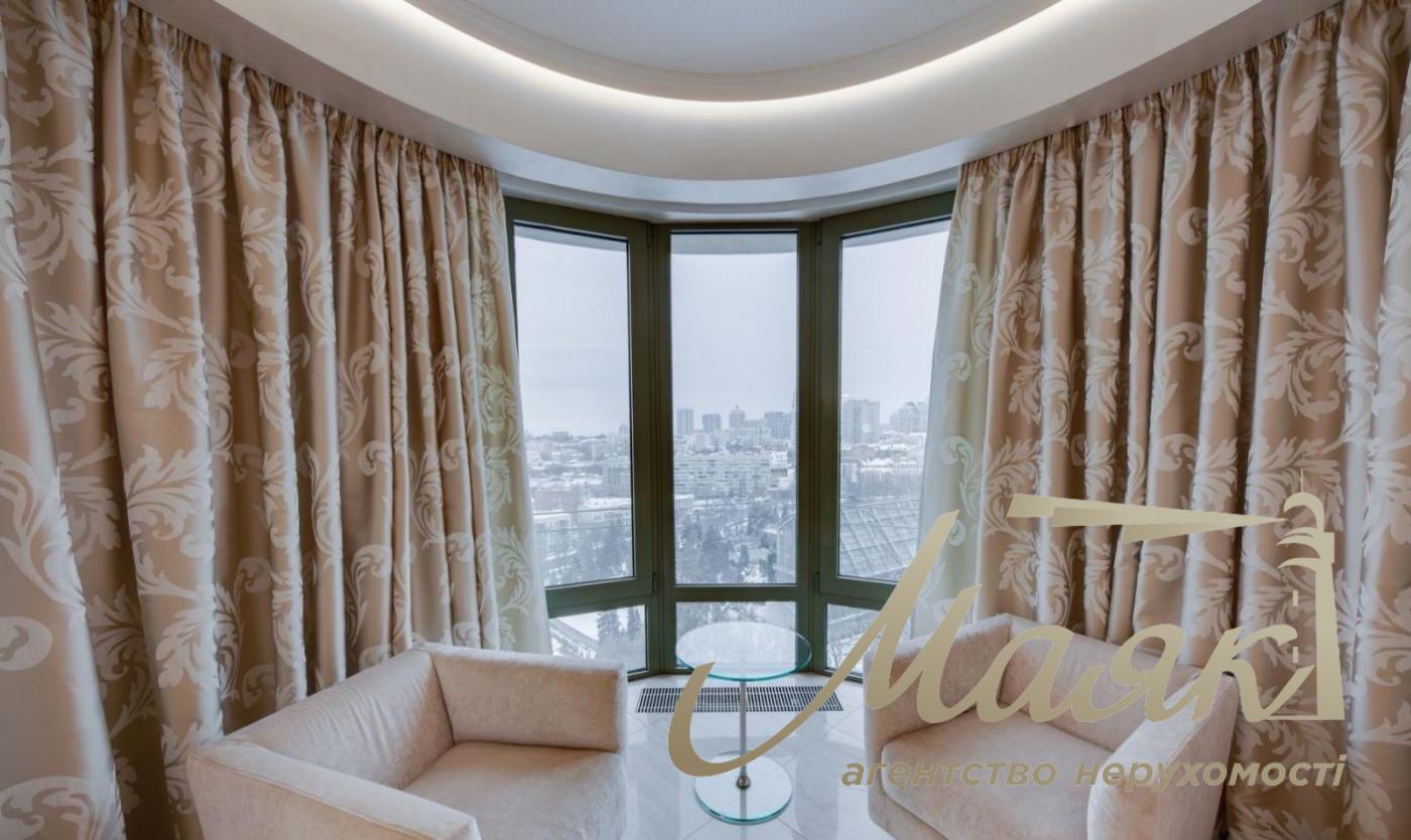 Penthouse for sale, Nazarovskaya St., Center