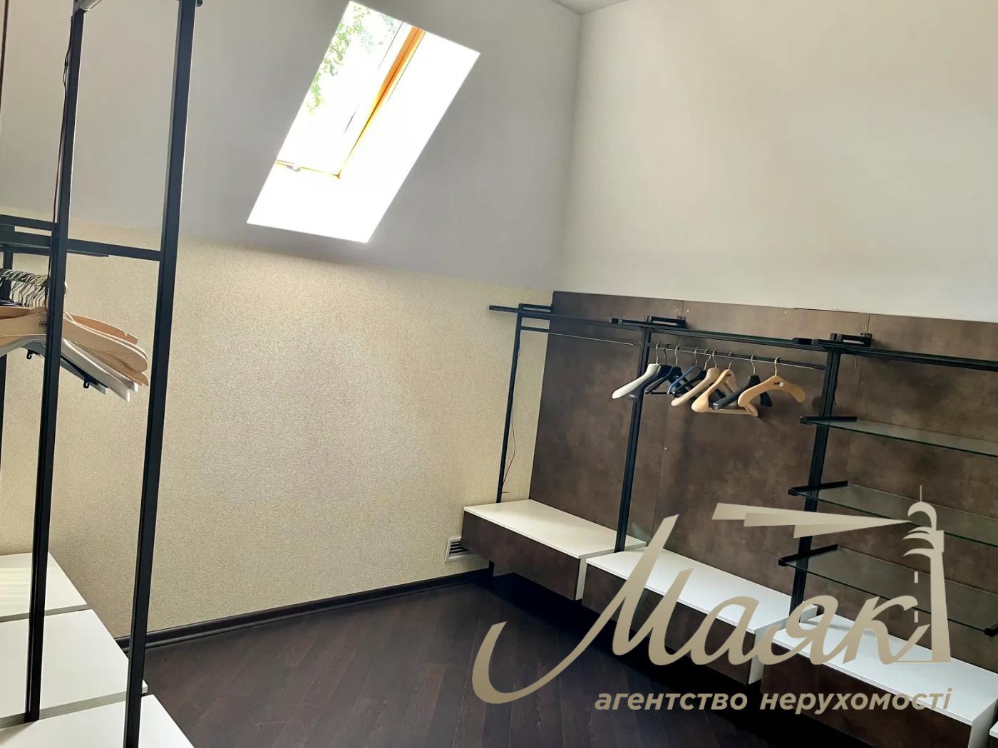 Оренда двоповерхового будинку 435 м² у с. Лісники, КМ "Зелений Гай".