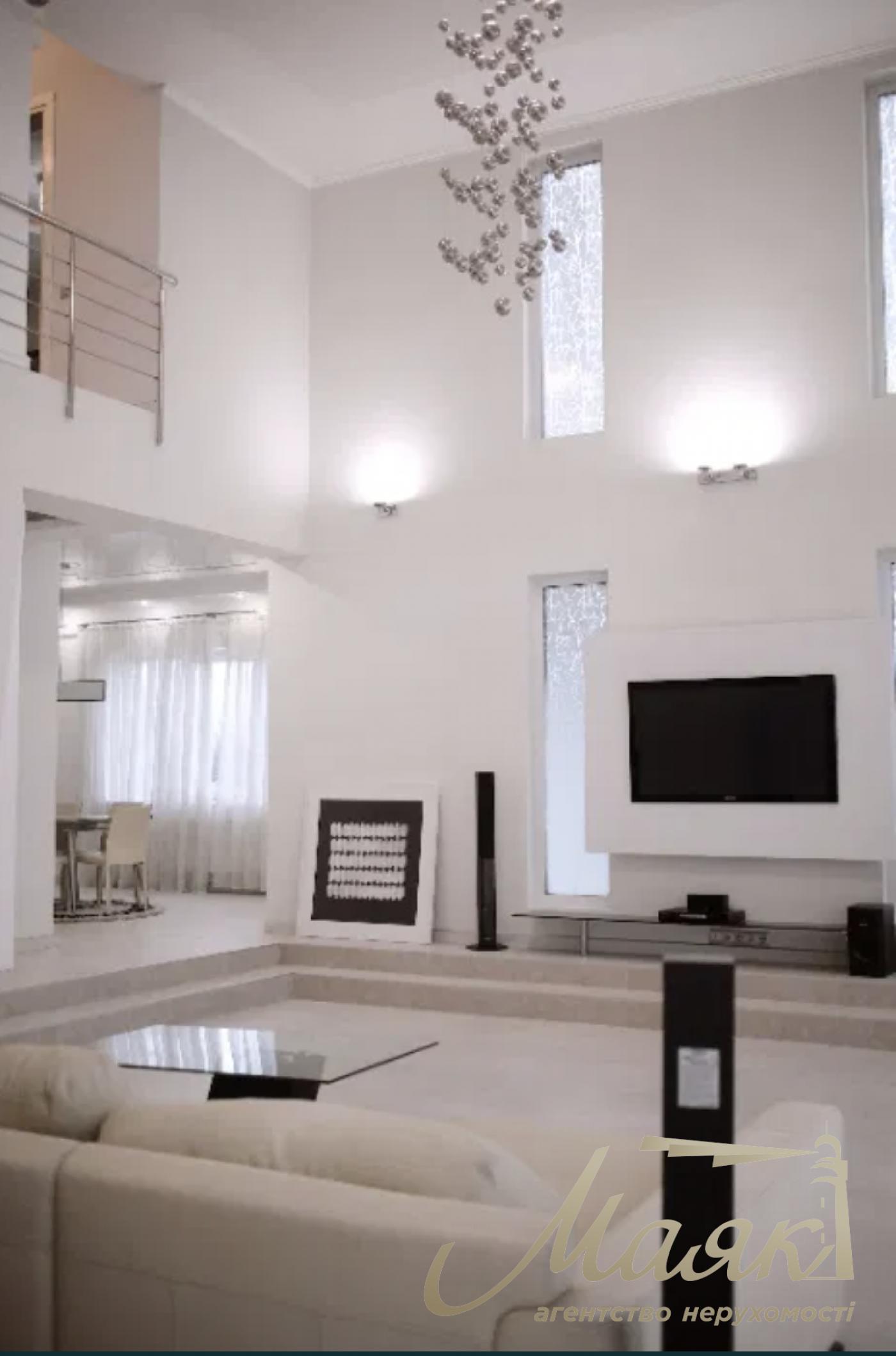 Продаж 2-х поверхового будинку 250 м², Хотів