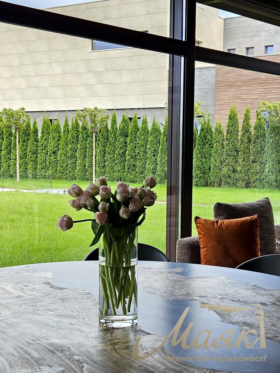 Оренда будинку 340 кв.м зі своїм берегом с. Романків