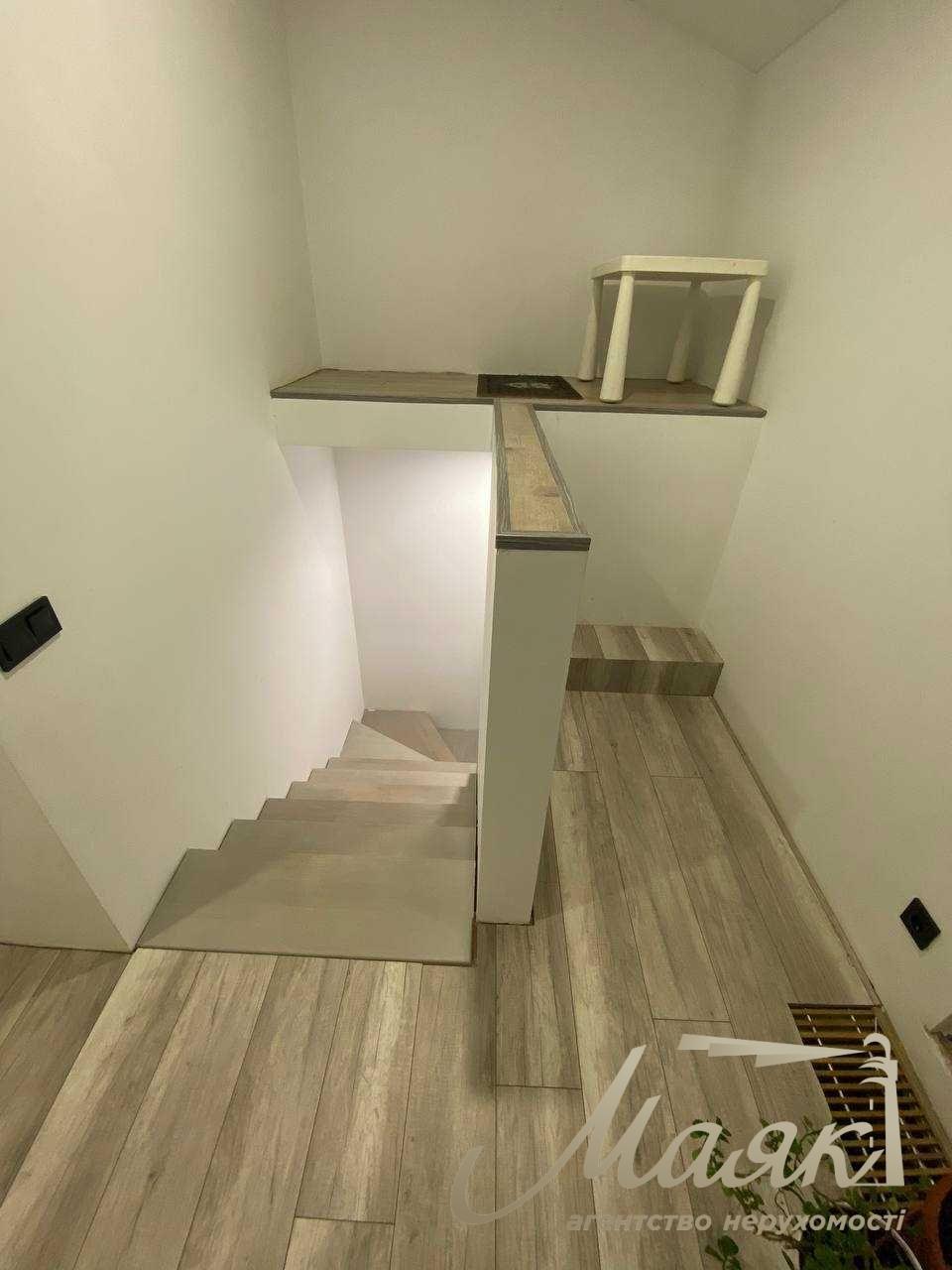 Rent a modern house-duplex 120m2 in Krukivshchyna 15 minutes to the subway