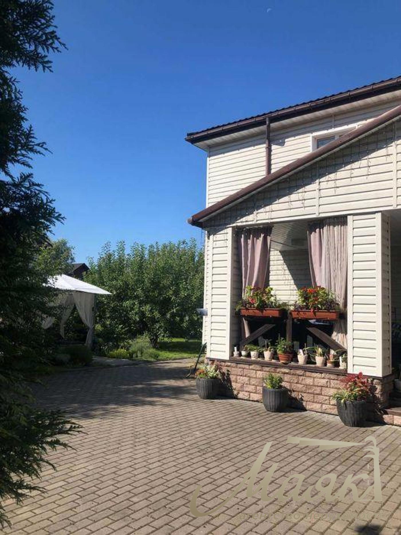 Sale of a 2-storey house 225 sq.m. Osokorki. Darnitsa. Plot 7.7 acres.