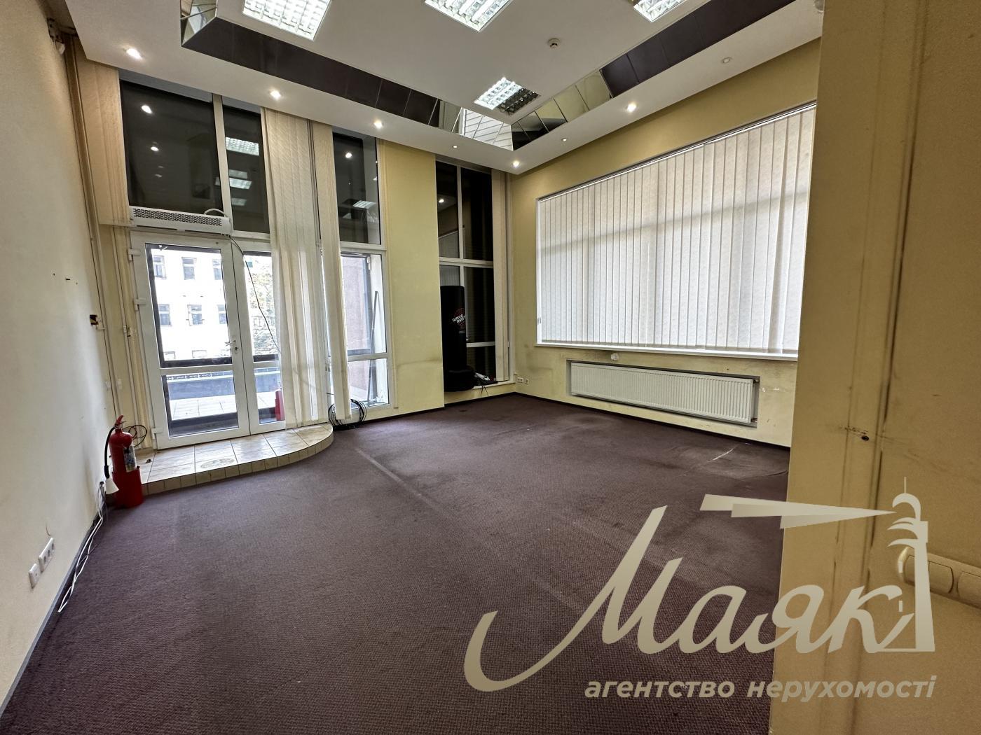 Продаж офісного приміщення в центрі вул. Тургенєвська, 28А-30А